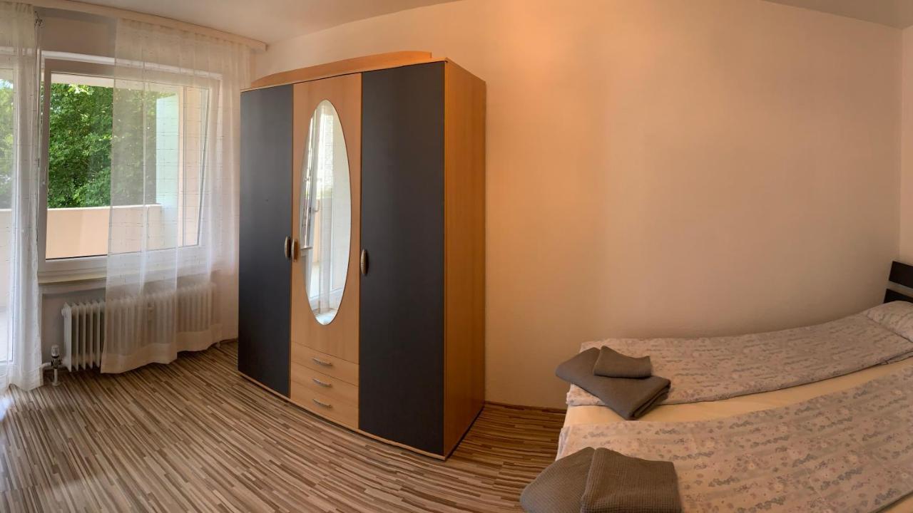Grosse Und Helle Ferien Wohnung Mit Parkplatzen Laufenburg Exterior photo